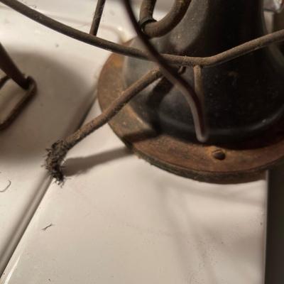 W17-Two light fixtures and fan