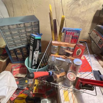 W18-Miscellaneous hardware and tool lot