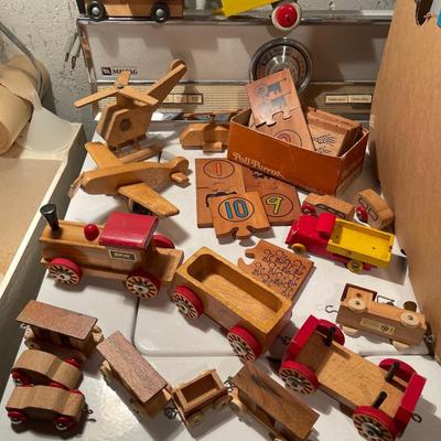 W7-Wooden toy lot