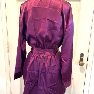 LOT 203   VICTORIA"S SECRET PLUM SILK SATIN SHORTY ROBE TIE FRONT