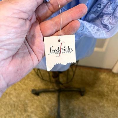 LOT 205   PERIWINKLE BLUE FREDERICKS OF HOLLYWOOD NWT ROBE & SLIP NIGHTIE SIZE XL