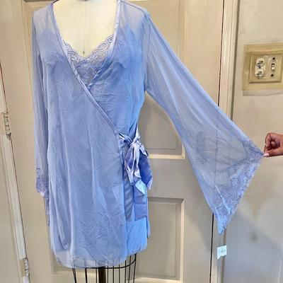 LOT 205   PERIWINKLE BLUE FREDERICKS OF HOLLYWOOD NWT ROBE & SLIP NIGHTIE SIZE XL