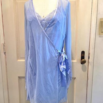 LOT 205   PERIWINKLE BLUE FREDERICKS OF HOLLYWOOD NWT ROBE & SLIP NIGHTIE SIZE XL