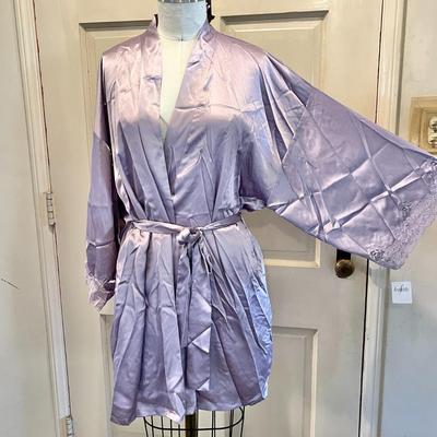 LOT 206   NWT FREDERICKS OF HOLLYWOOD LAVENDER KIMONO ROBE SLIP NIGHTIE SIZE XL