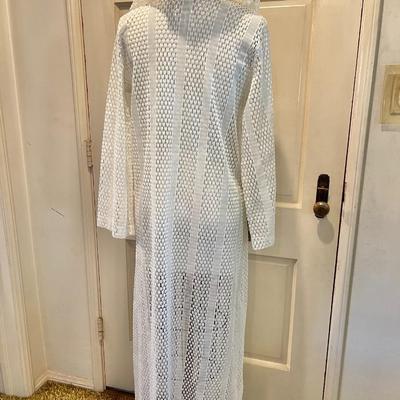 LOT 207  VINTAGE HOODED FULL LENGTH COVER UP SIZE M