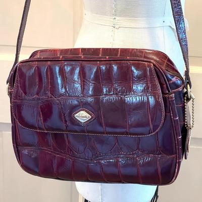 LOT 211  VINTAGE ISANTI ITALIAN LEATHER BURGUNDY CROCODILE SHOULDER BAG