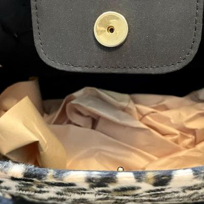 LOT 213  VINTAGE FAUX FUR LEOPARD PRINT HANDBAG