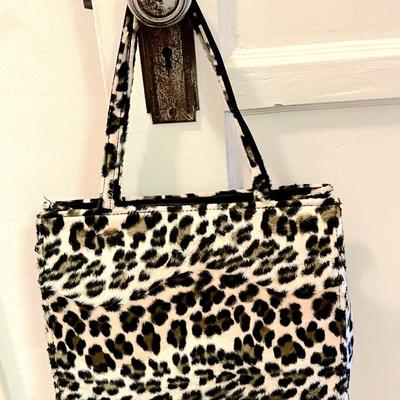 LOT 213  VINTAGE FAUX FUR LEOPARD PRINT HANDBAG