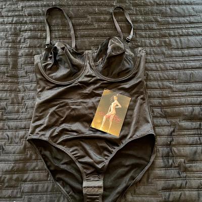LOT 216  NEW NEVER WORN SIZE XL SHAPEWARE SHAPE FX