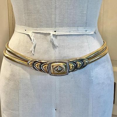 LOT 220  VINTAGE DAMEBELT 2 STRAND GOLD STRETCHY BELT GOLD/SILVER BUCKLE