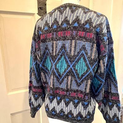 LOT 221  THAT 80s SWEATER! SANTANA ACRYLIC & RAYON GEOMETRIC DESIGN SIZE M