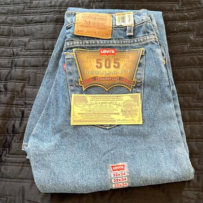 LOT 222  LEVIS 505 NWT SIZE 32 34