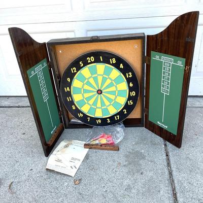 LOT 226  LITE BEER WALL DART BOARD CASE W/BOARD & DARTS