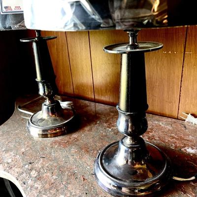 LOT 230  CONTEMPORARY PAIR OF TABLE LAMPS BLACK & SILVER