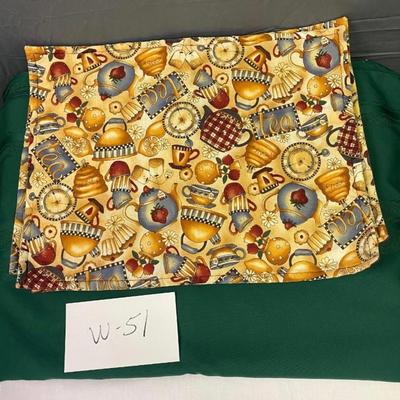 Green Table Cloth with 4 Place Mats