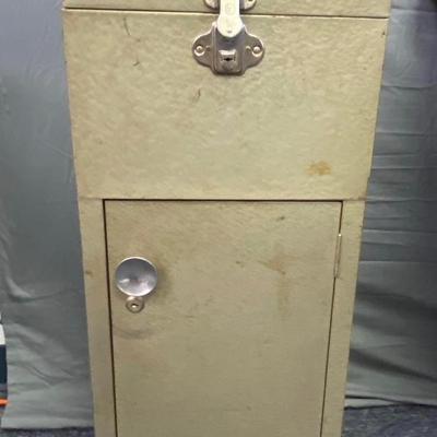 Metal cabinet
