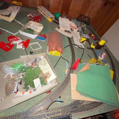 T36-Train table and Train accessories