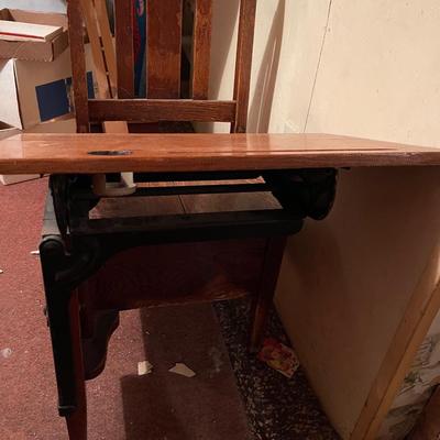 T26-Small school desk