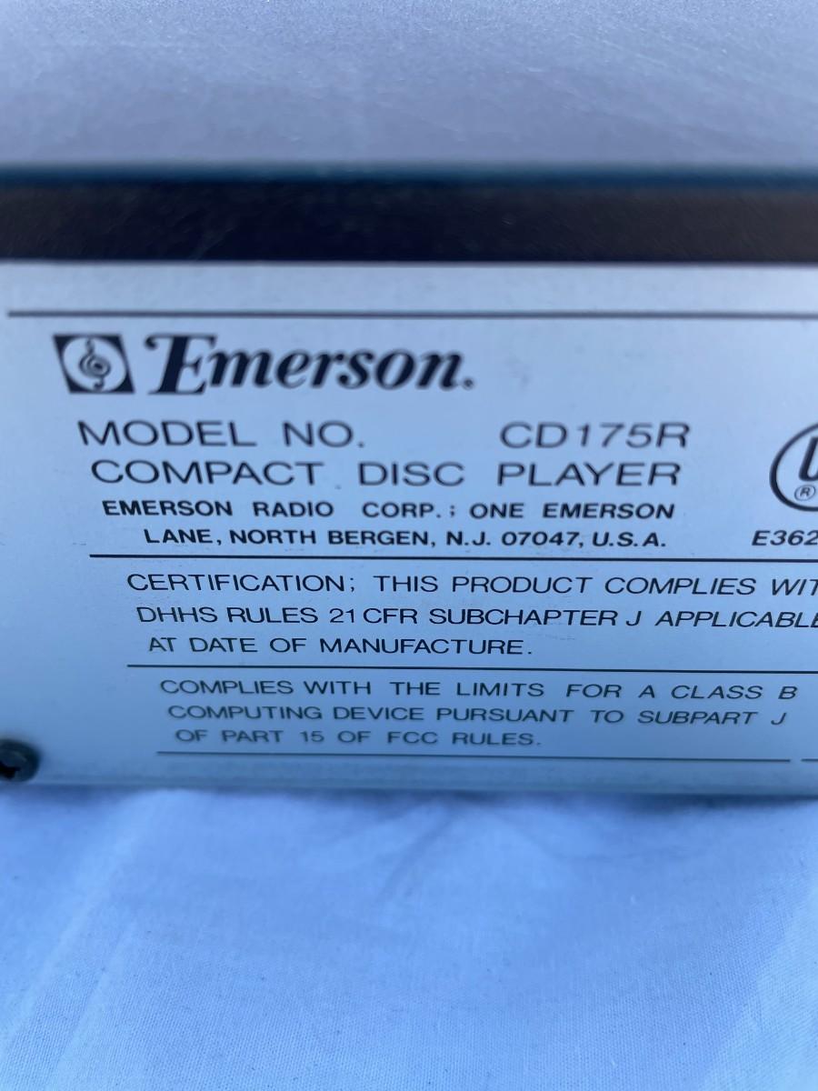 LOT 25 EMERSON COMPACT DISC PLAYER