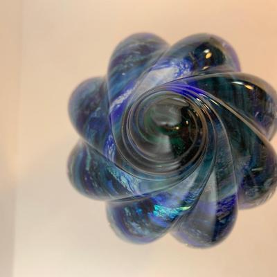Lot 69 Shell Paperweight