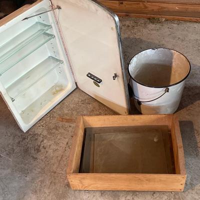 G24-Vanity, small panes of glass, wooden shallow crate and enamel bucket