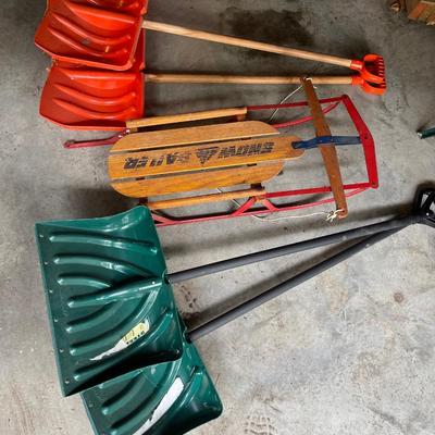G25-Wooden sled and four shovels