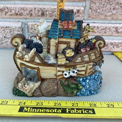 Noahâ€™s ark book ends
