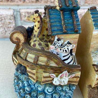 Noahâ€™s ark book ends