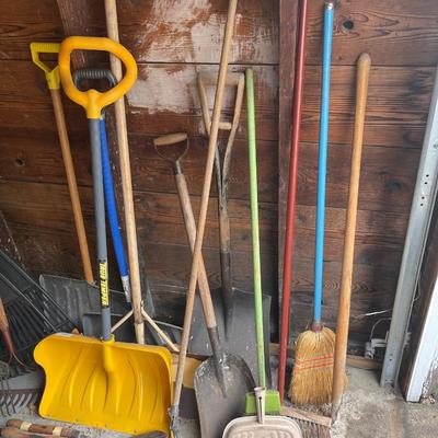 G32-Large yard tool lot