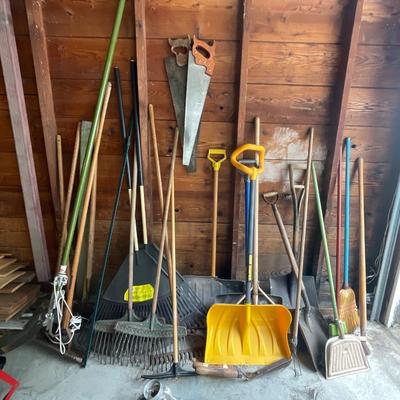 G32-Large yard tool lot