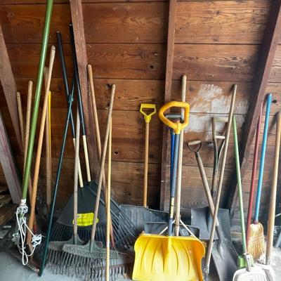 G32-Large yard tool lot