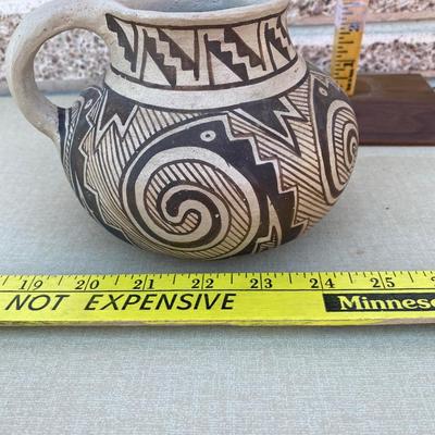 Terra-cotta pot with handle