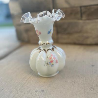 Fenton ruffle vase