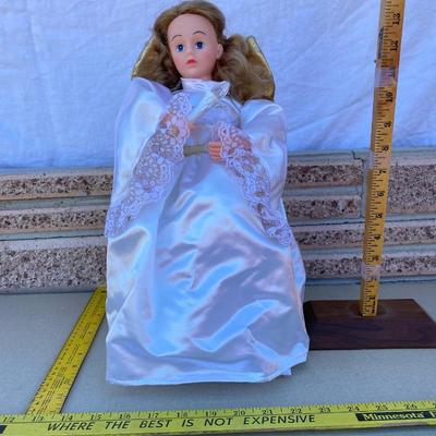 Battery operated angel figurine animated and illuminated