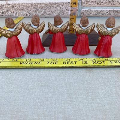 Set a five angels playing instruments