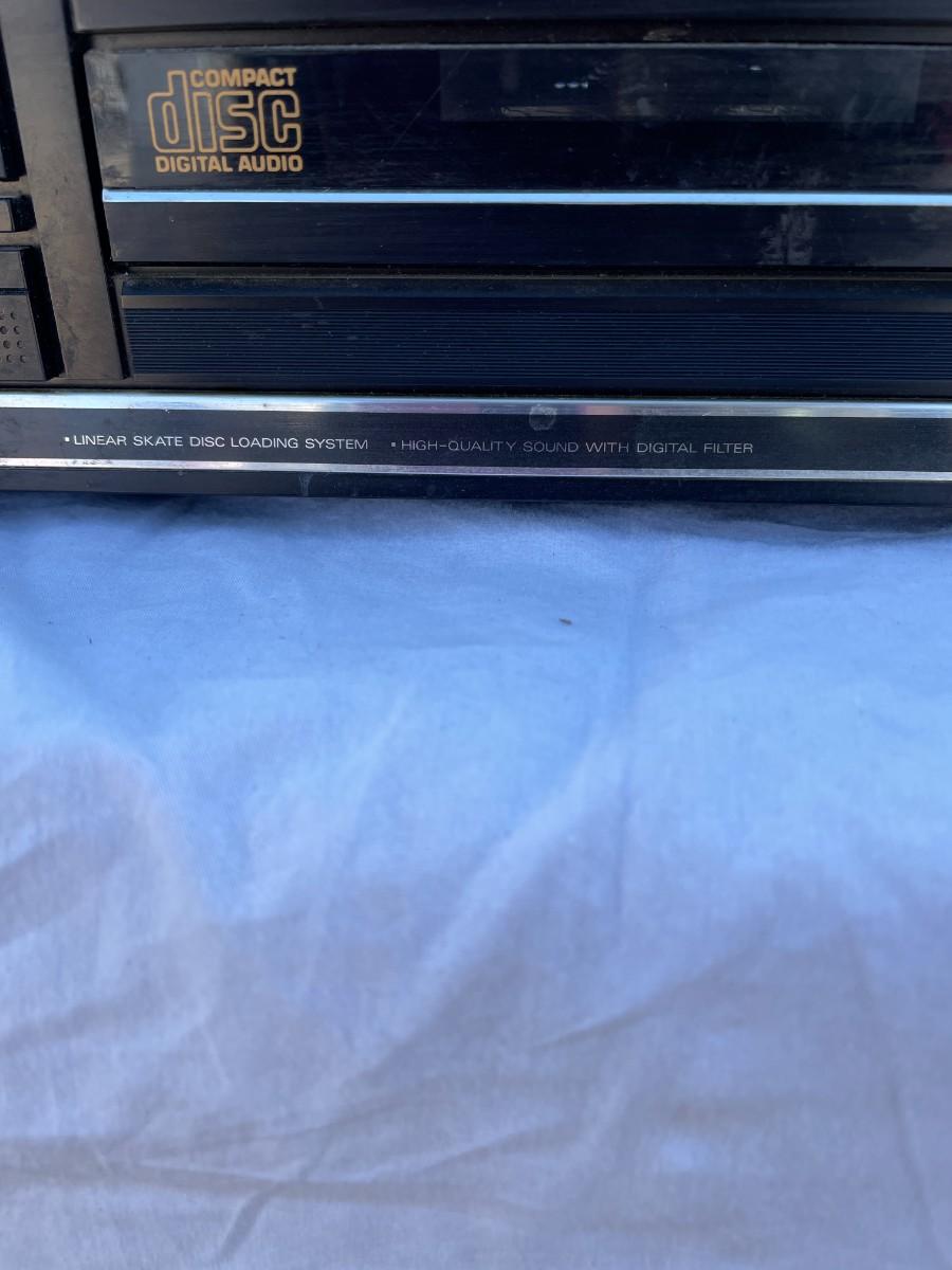 LOT 60 FISHER COMPACT DISC PLAYER
