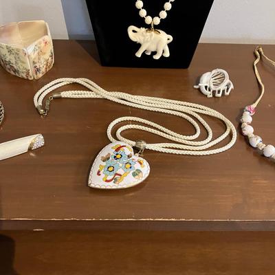10 piece mixed boutique style jewelry lot