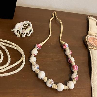 10 piece mixed boutique style jewelry lot