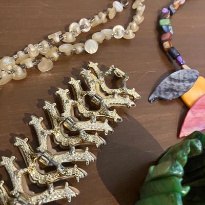 10 piece mixed costume jewelry lot with Stone, Shell and beads