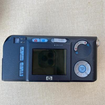 HP three. Two MP 15 times zoom photo smart camera with case