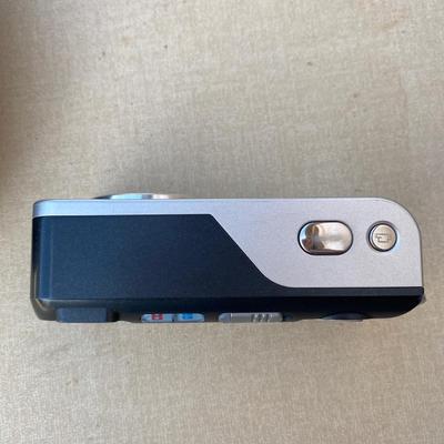 HP three. Two MP 15 times zoom photo smart camera with case