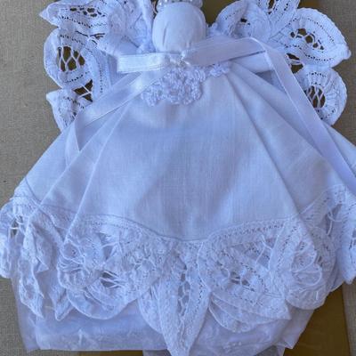 Assortment of handkerchief in Battenberg lace Angels and dolls