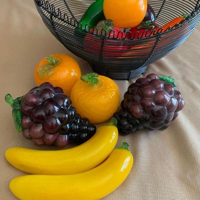 LOT 15G: Vintage Glass Fruit & Veggie Basket