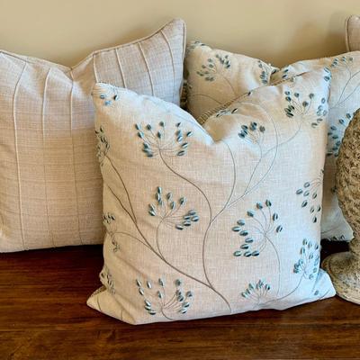 LOT 32R: Comfy Cozy Pillow Collection & Home Decor Antique Pineapple Finials (Bench NOT Included)
