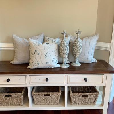 LOT 32R: Comfy Cozy Pillow Collection & Home Decor Antique Pineapple Finials (Bench NOT Included)