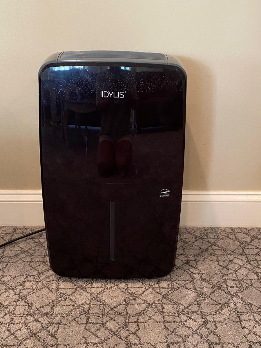 LOT 82 Idylis Dehumidifier