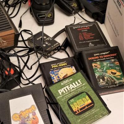 Lot #168  ATARI Vanguard 2600 Video Game System - vintage 1982