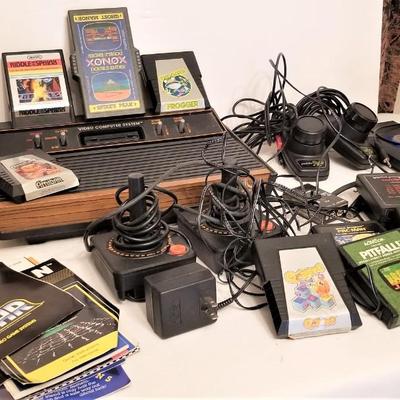 Lot #168  ATARI Vanguard 2600 Video Game System - vintage 1982
