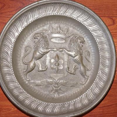 18TH CENTURY ENGLISH PEWTER CHARGER DATED 1700'S