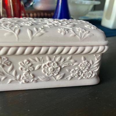 Vintage jewelry box
